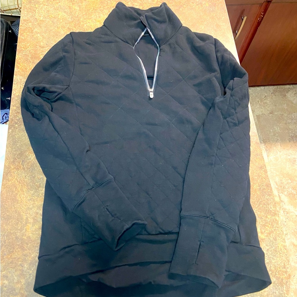 Lululemon sweater half zipper. Diamond print thread. Black size 6